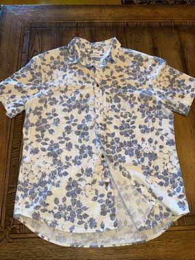 Old Navy White & Blue Floral Short-Sleeve Button-Down Shirt